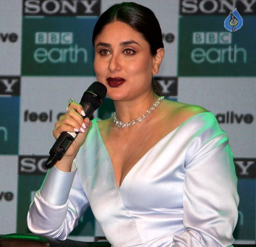 kareena kapoor,bollywood movies,south movies,language problem,kareena  సౌత్ ఫిల్మ్ పై రహస్యం చెప్పిన కరీనా.!